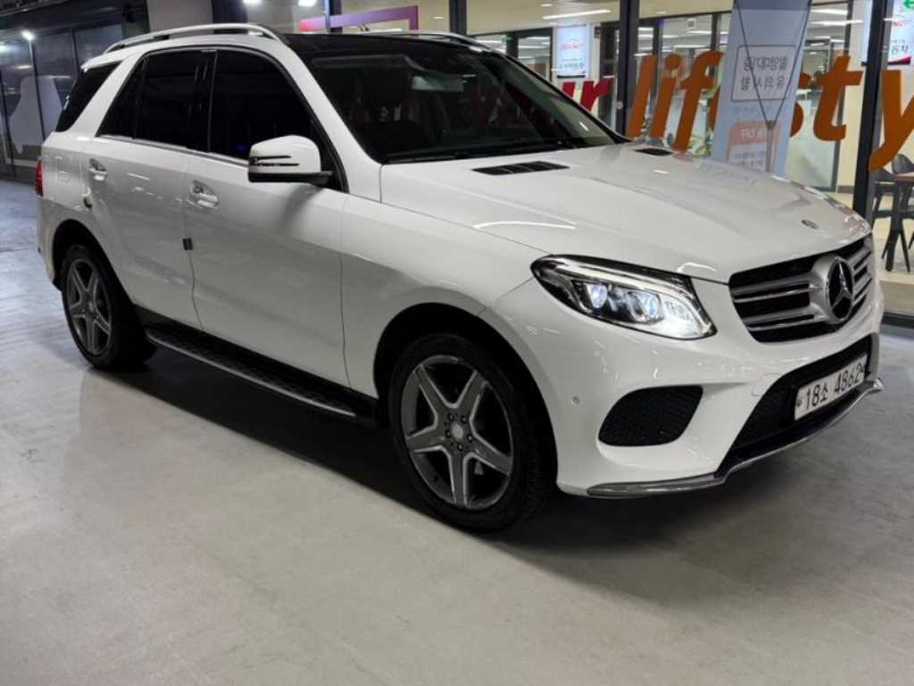 Mercedes Benz GLE Class - Vista 2