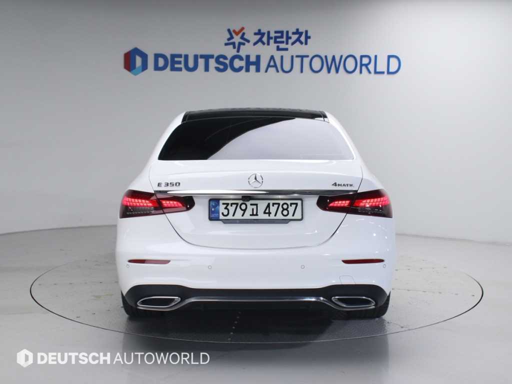 Mercedes Benz E class - Vista 4