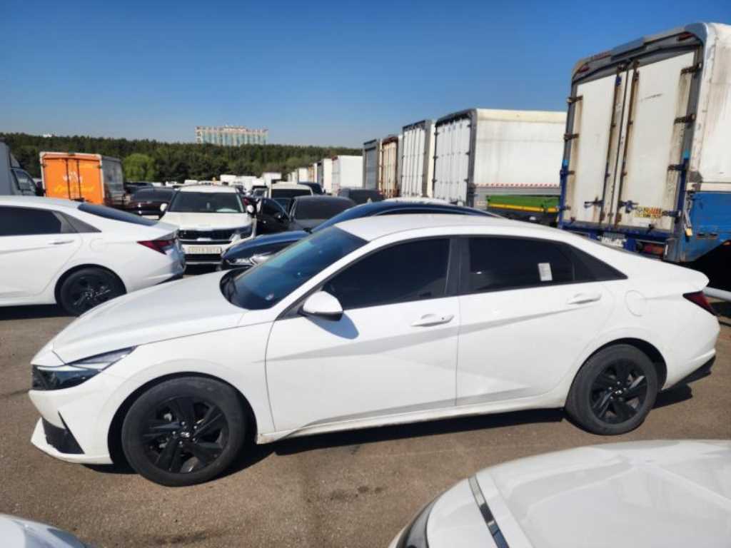 HYUNDAI Avante - Vista 4