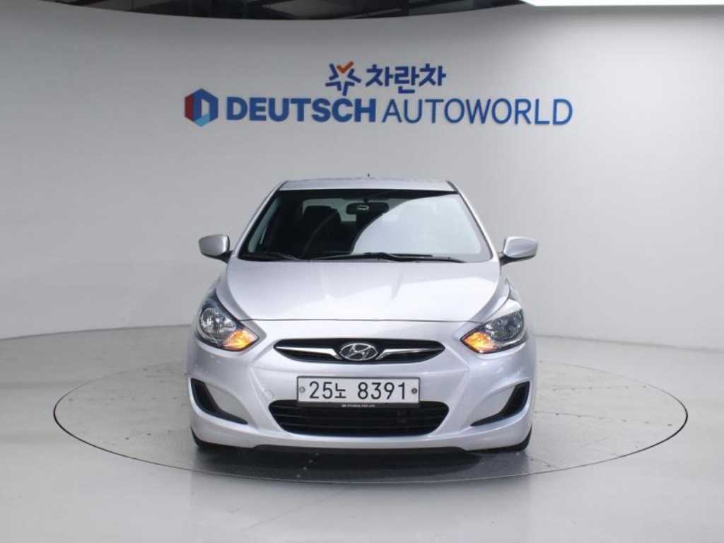 HYUNDAI Accent - Vista 3