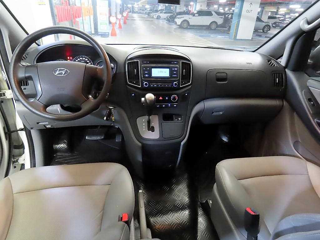 HYUNDAI Starex - Vista 10
