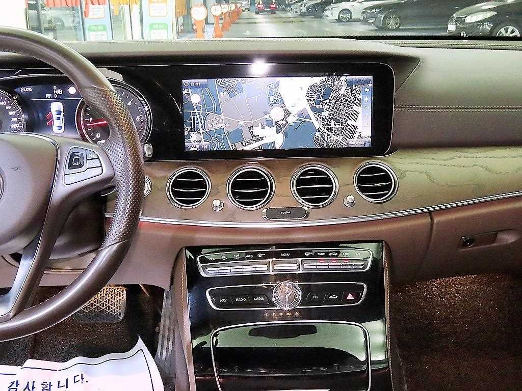 Mercedes Benz E class - Vista 11