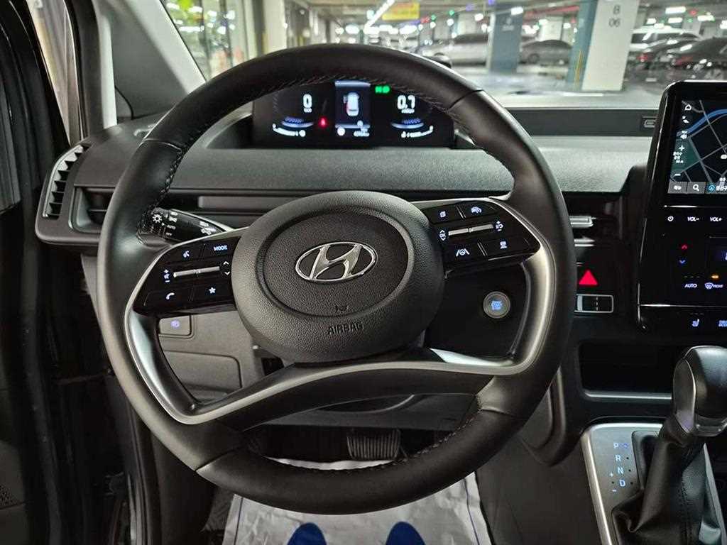 HYUNDAI Staria - Vista 8