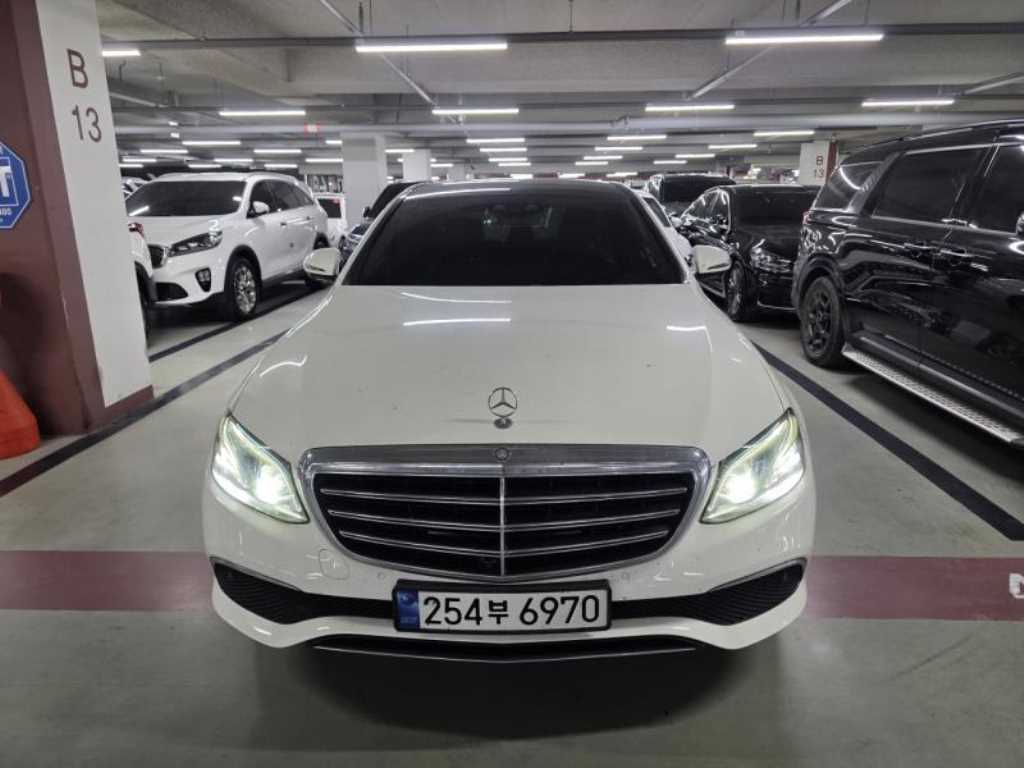 Mercedes Benz E class - Vista 2