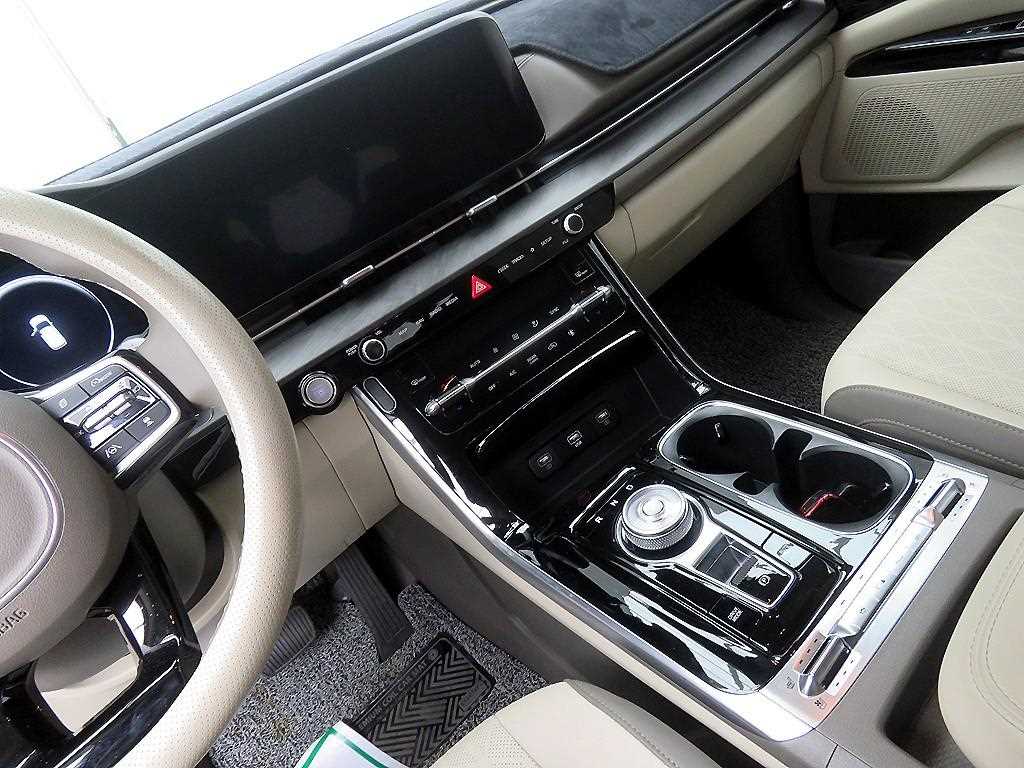 KIA Carnival - Vista 11