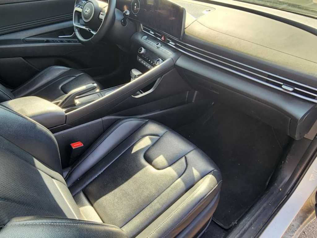 HYUNDAI Avante - Vista 9