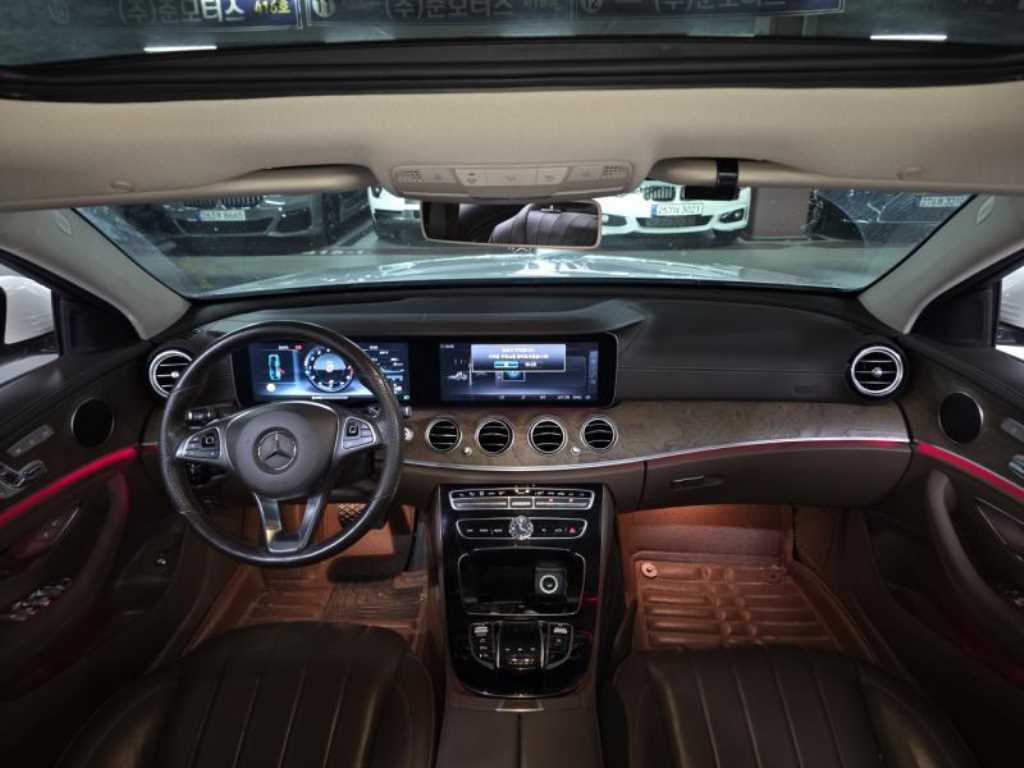 Mercedes Benz E class - Vista 8