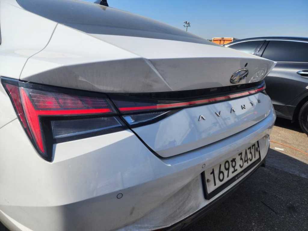 HYUNDAI Avante - Vista 7