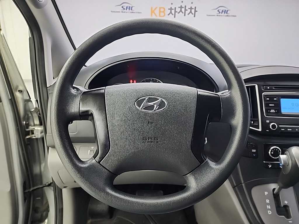 HYUNDAI Starex - Vista 9