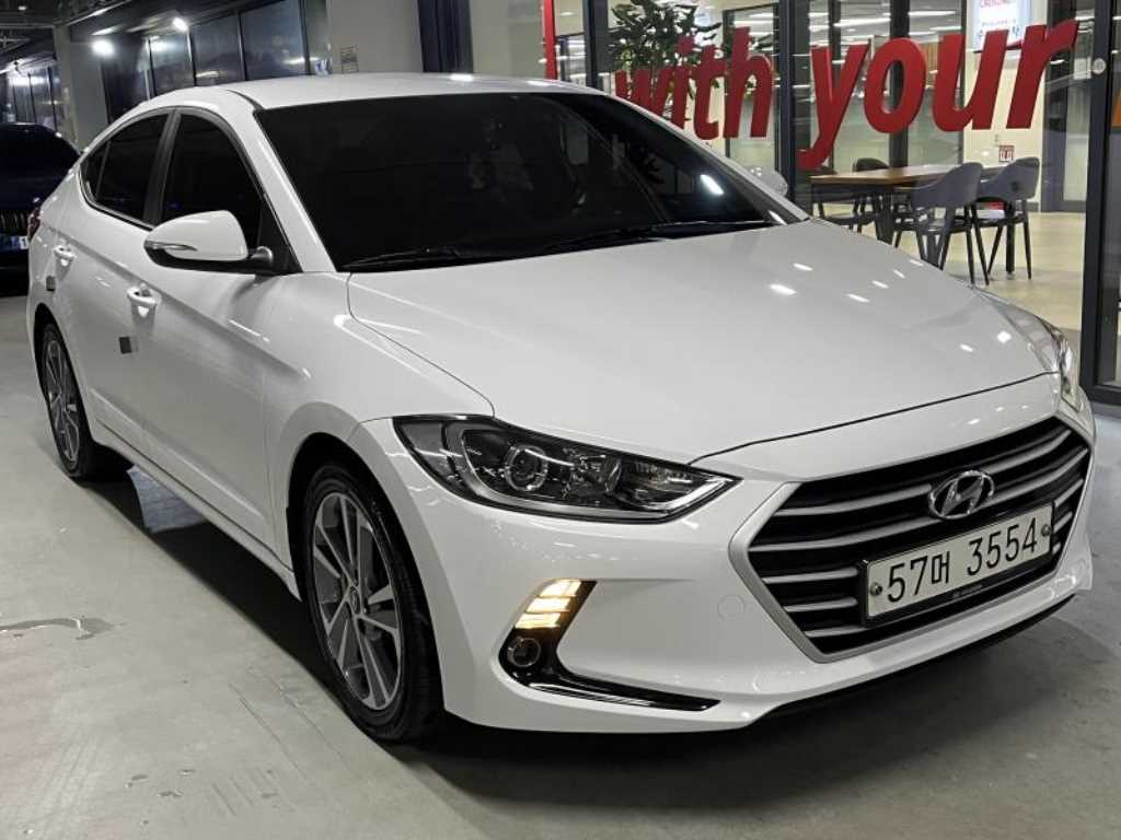 HYUNDAI Avante - Vista 2
