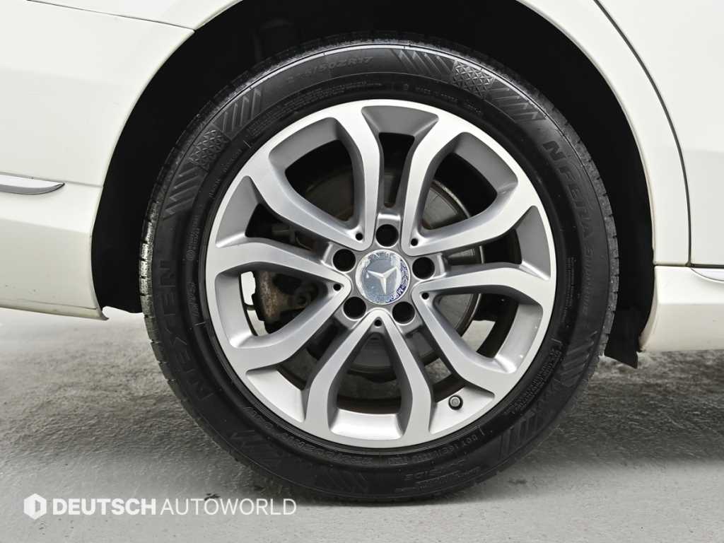Mercedes Benz C Class - Vista 5