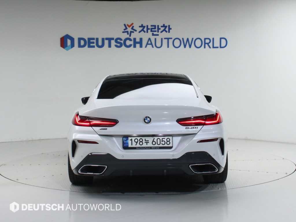 BMW 8 Series - Vista 4