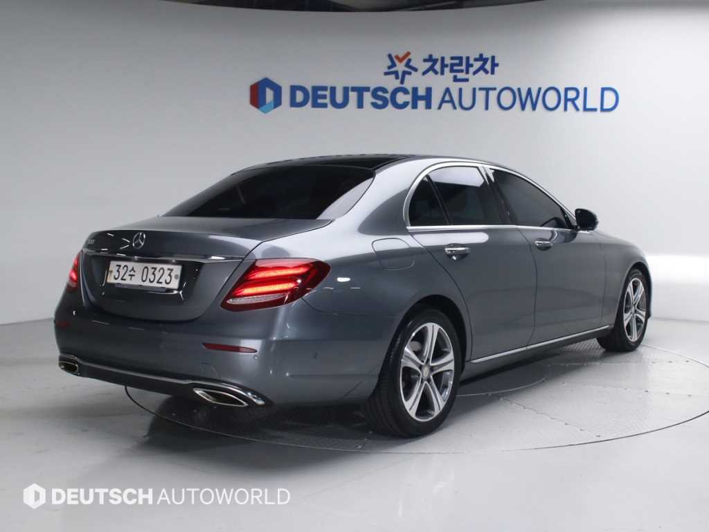 Mercedes Benz E class - Vista 4