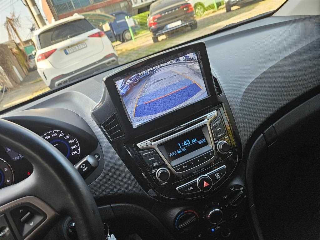 HYUNDAI Accent - Vista 10