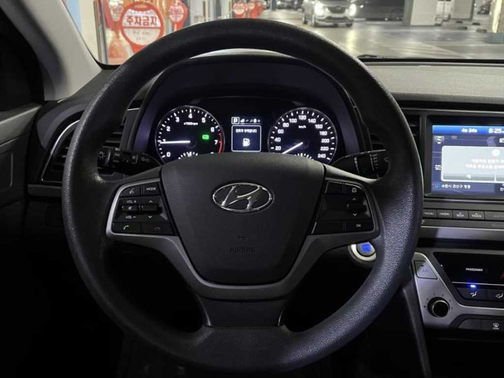 HYUNDAI Avante - Vista 10
