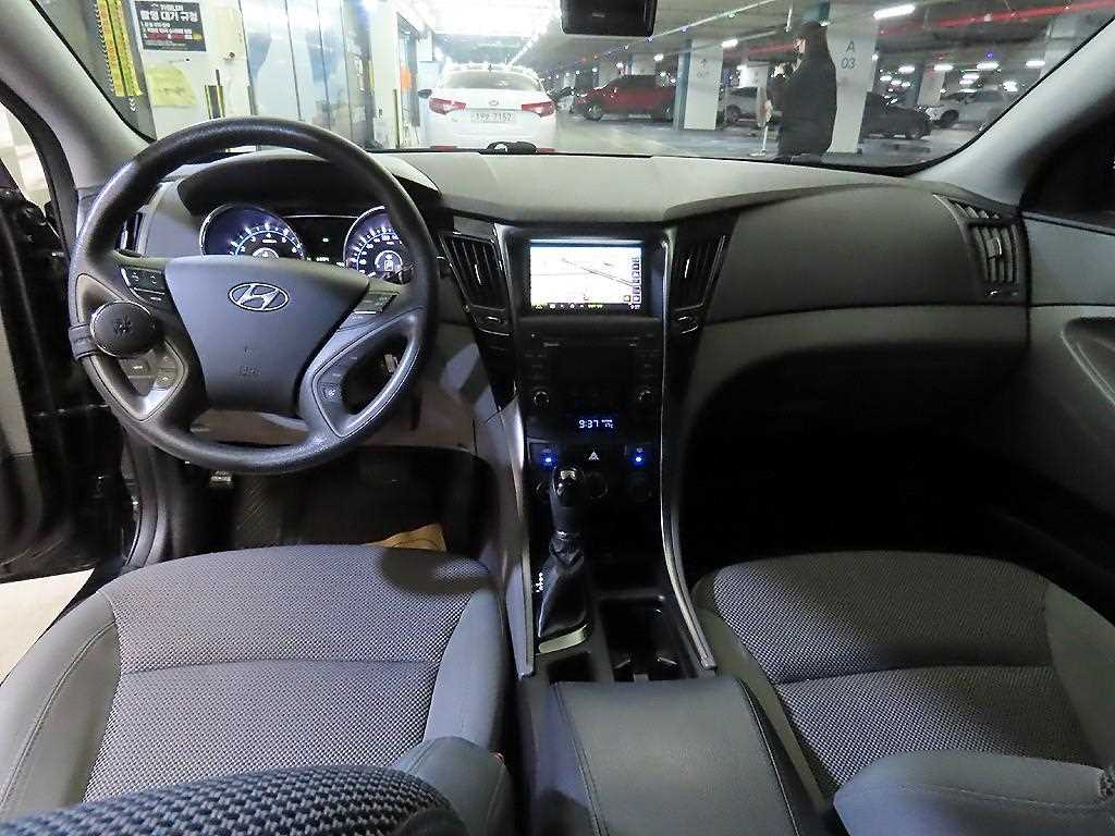 HYUNDAI Sonata - Vista 10