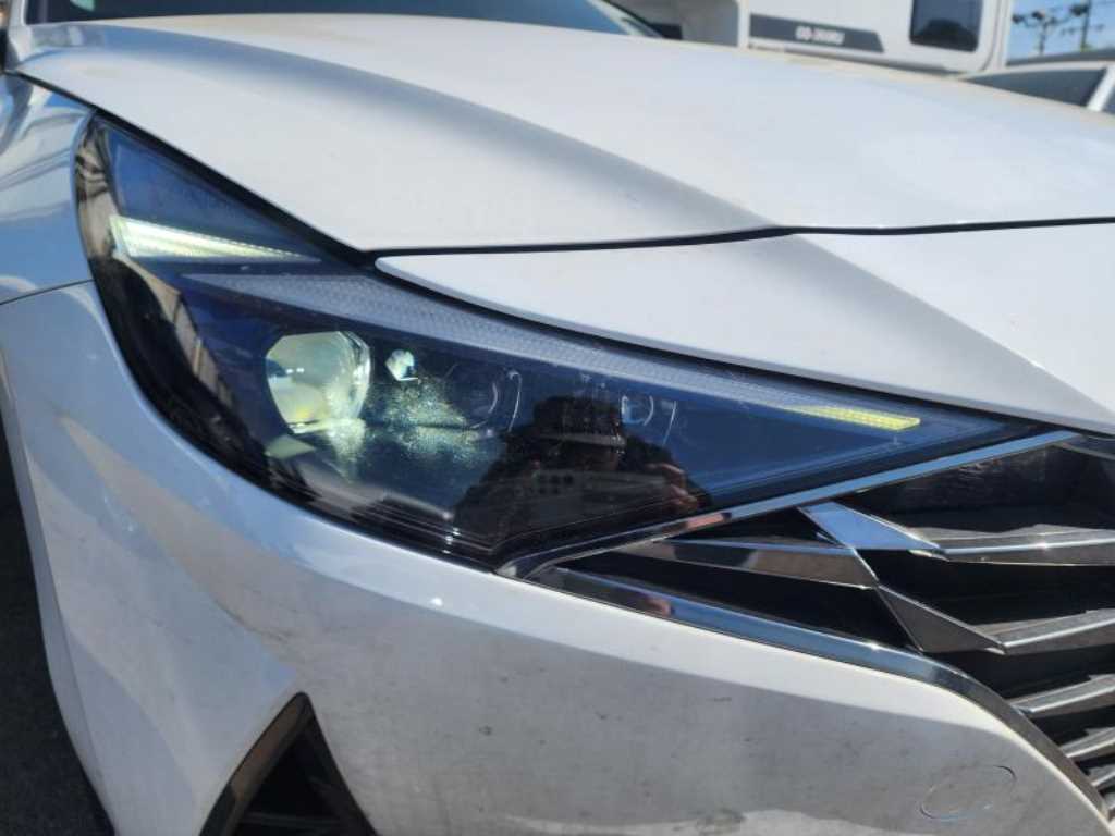 HYUNDAI Avante - Vista 3