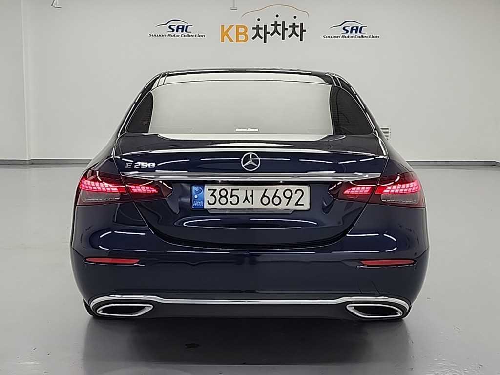 Mercedes Benz E class - Vista 3