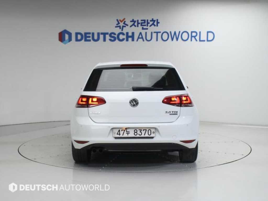 Volkswagen Golf - Vista 4