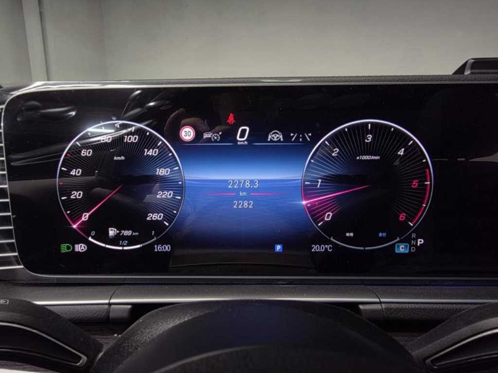 Mercedes Benz GLE Class - Vista 5