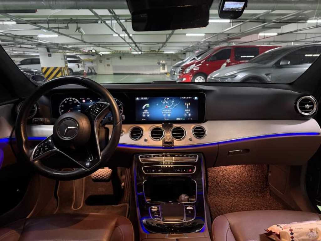 Mercedes Benz E class - Vista 6