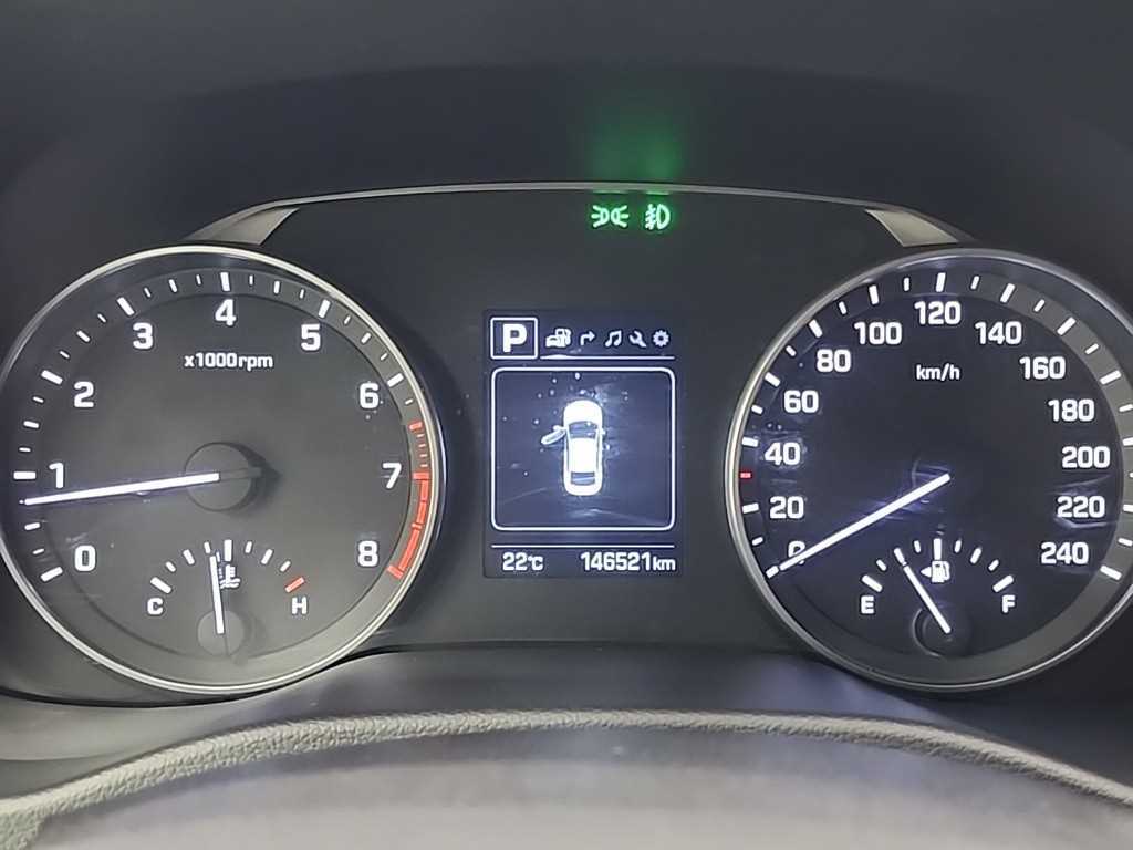 HYUNDAI Avante - Vista 6