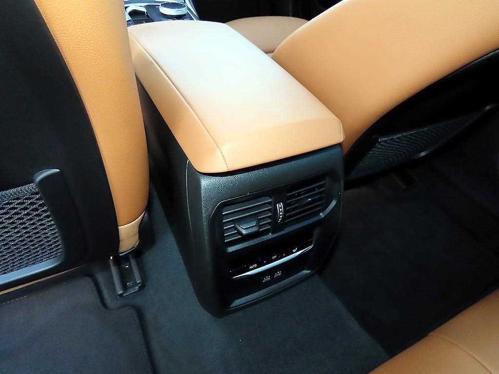 BMW 3 series 2023 Negro - Importación desde Corea - HF Imports Iquique - Foto 16