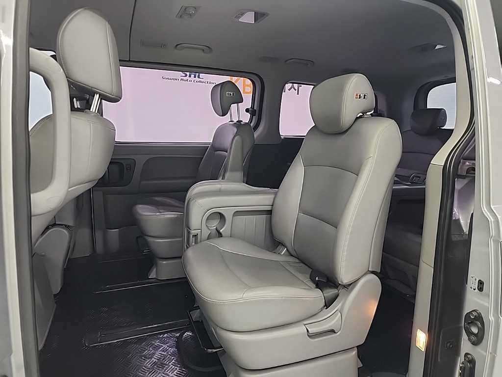 HYUNDAI Starex - Vista 12