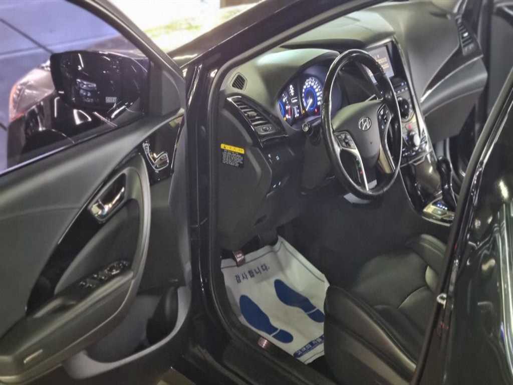 HYUNDAI Grandeur - Vista 7