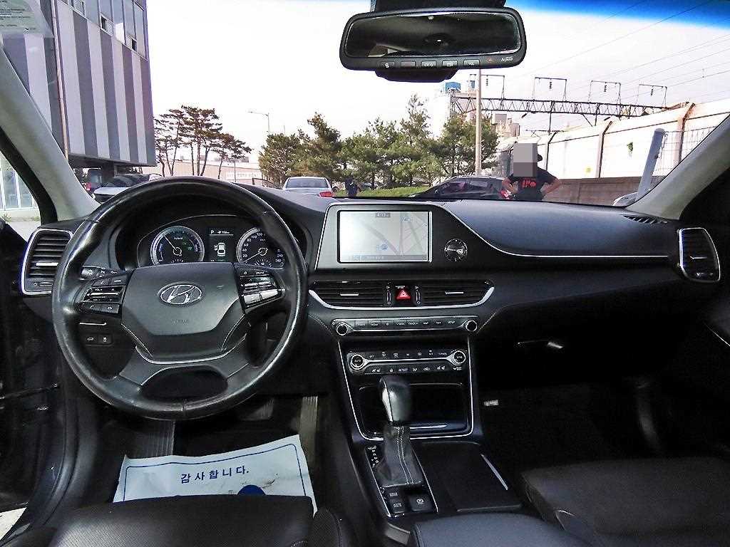 HYUNDAI Grandeur - Vista 7