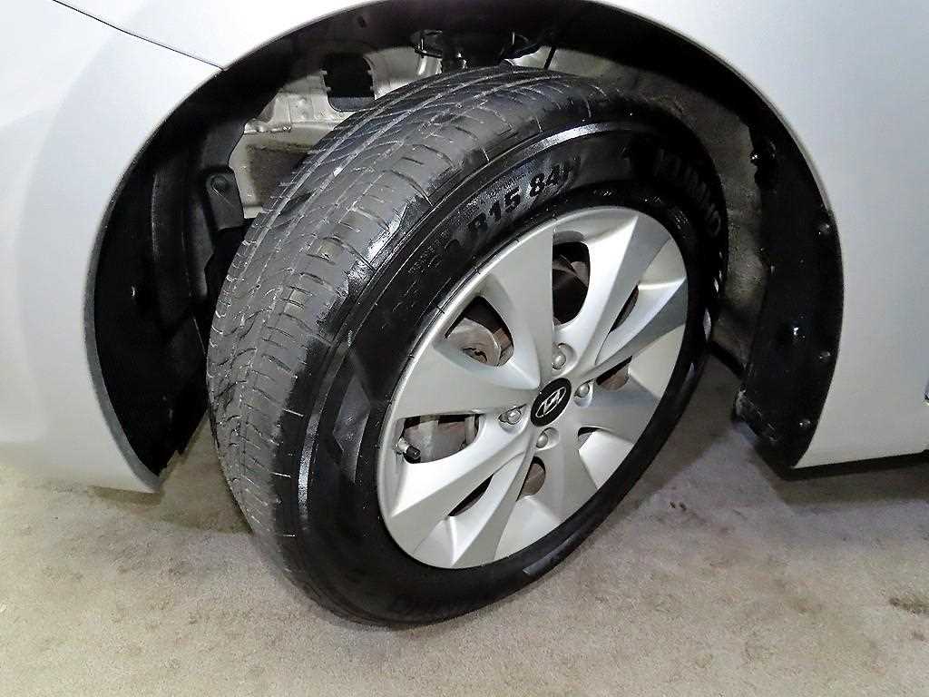HYUNDAI Accent 2017 Plateado - Importación desde Corea - HF Imports Iquique - Foto 18