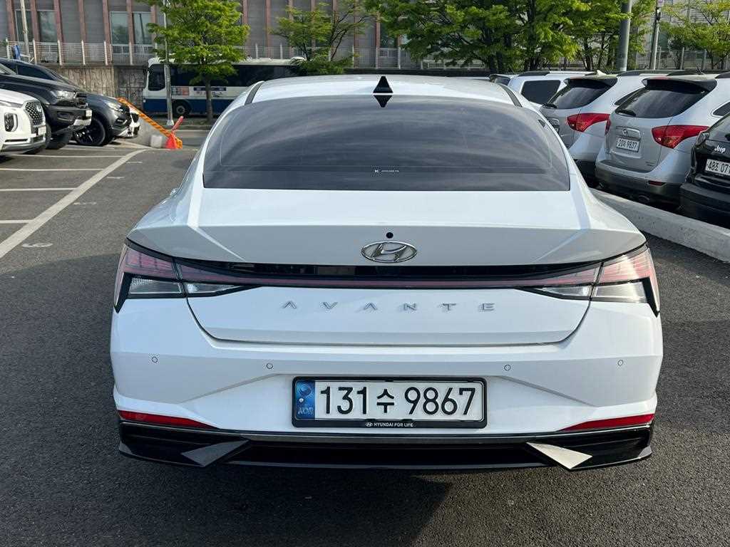 HYUNDAI Avante - Vista 2