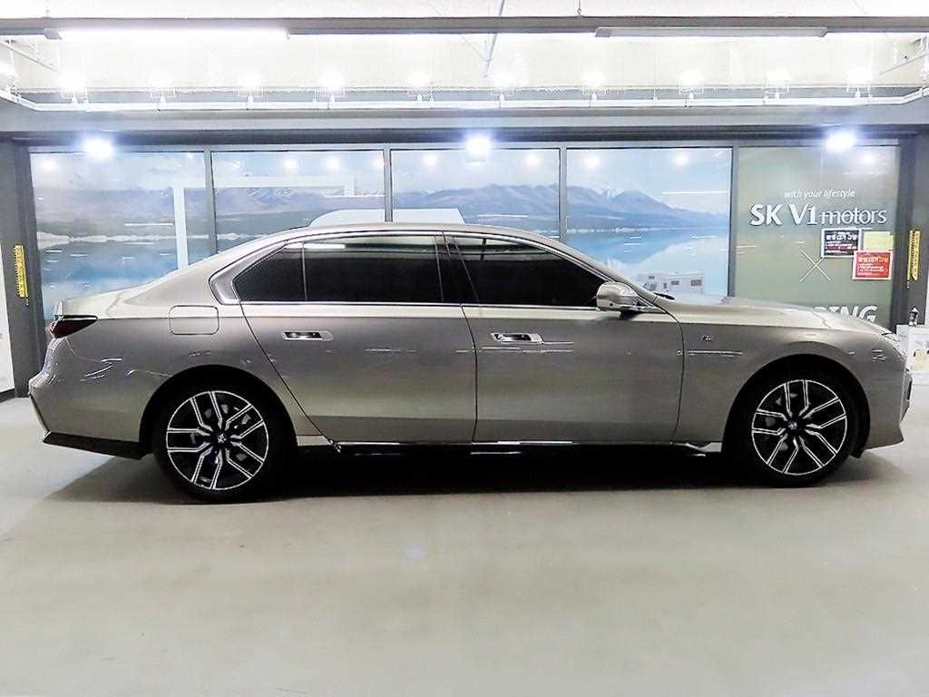 BMW 7 Series - Vista 3
