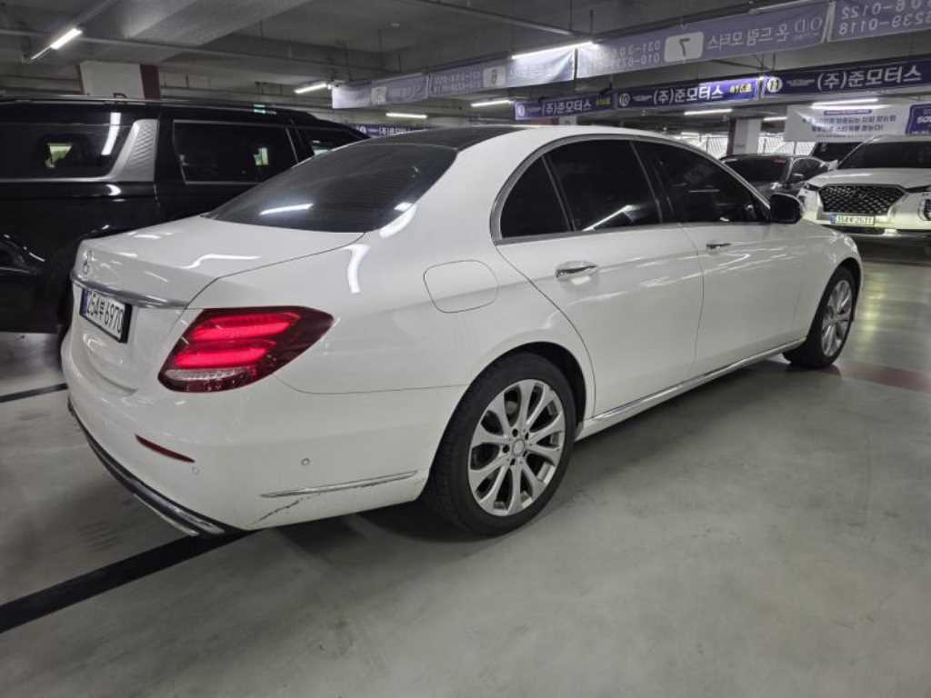 Mercedes Benz E class - Vista 5