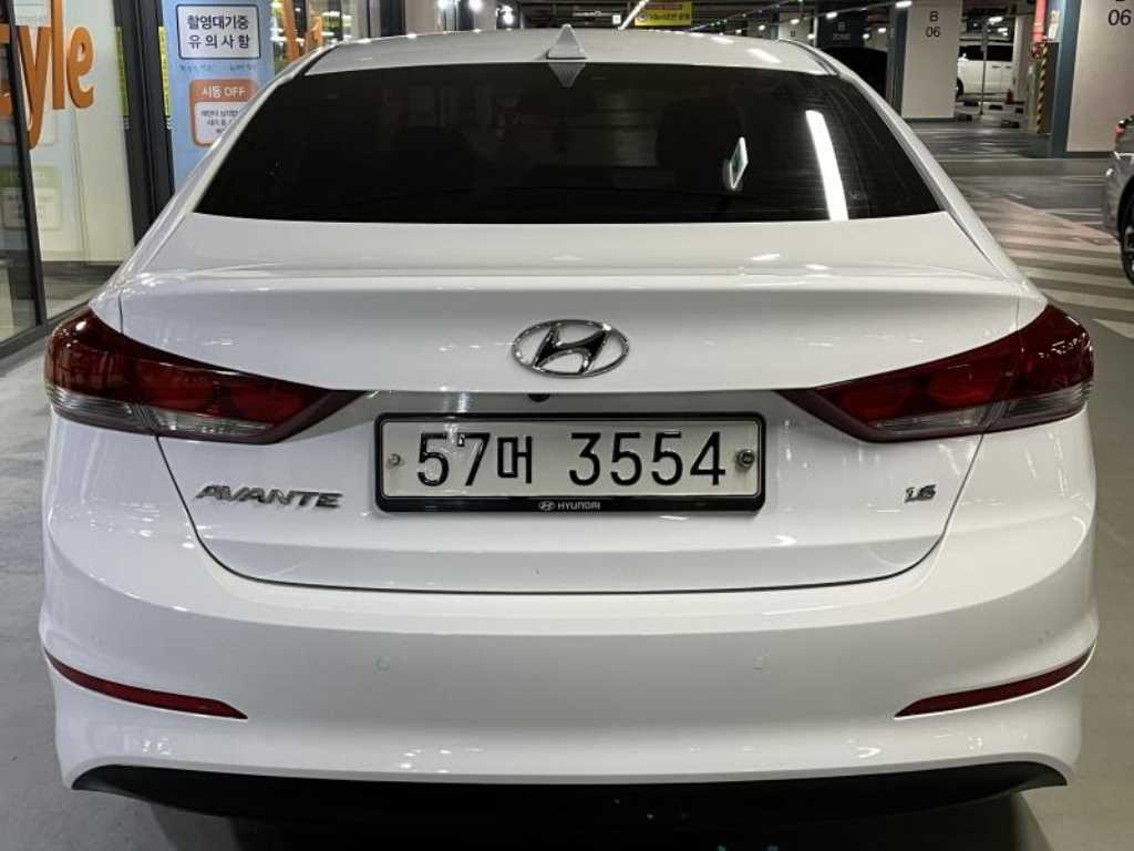 HYUNDAI Avante - Vista 5