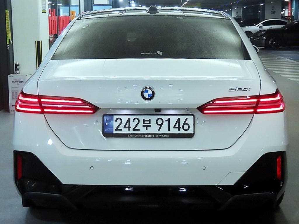 BMW 5 Series - Vista 5