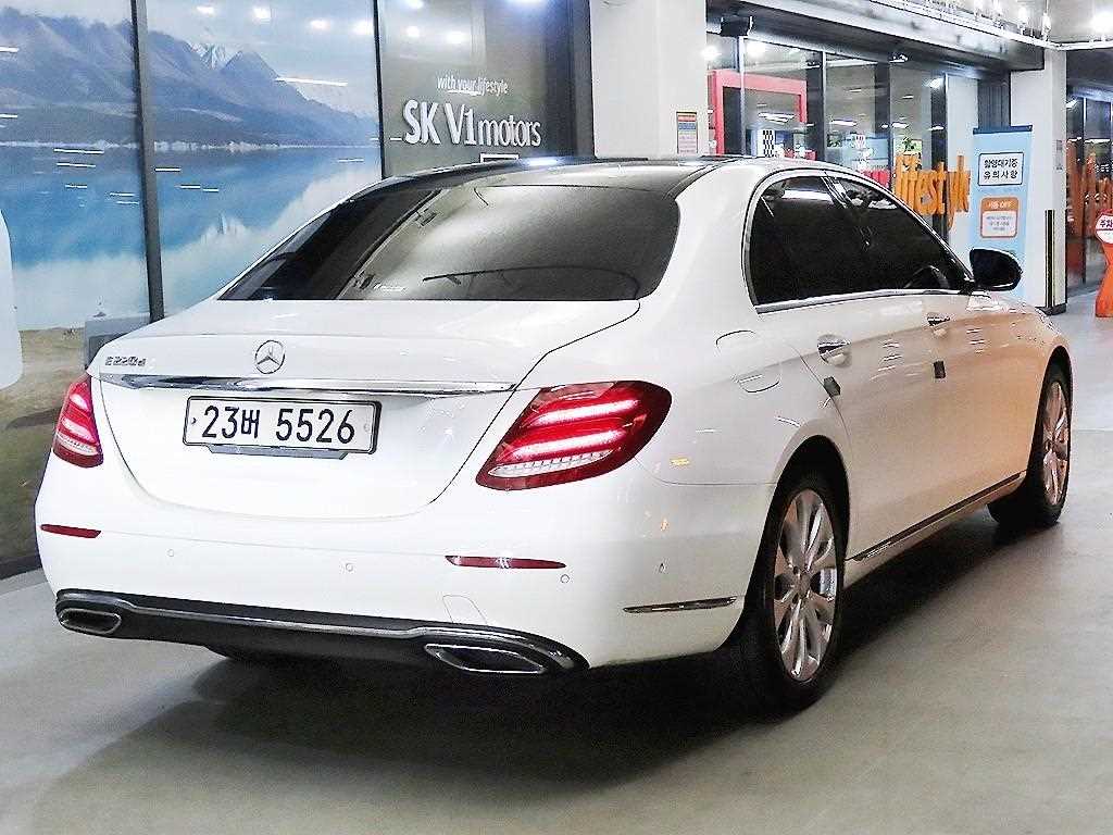 Mercedes Benz E class - Vista 4