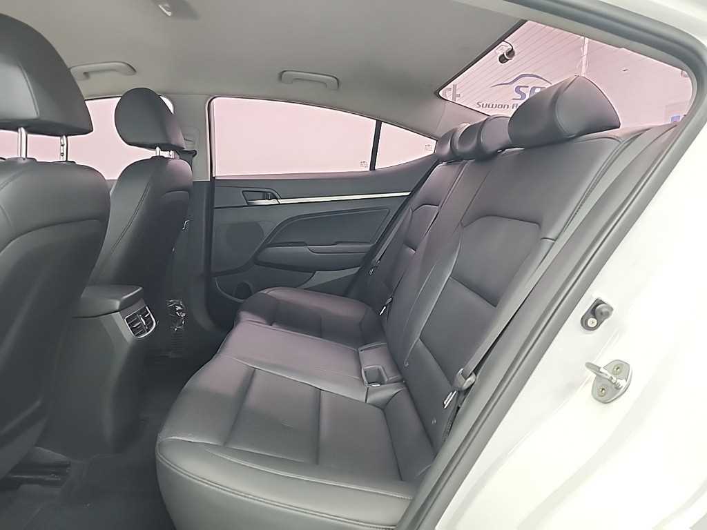 HYUNDAI Avante - Vista 12