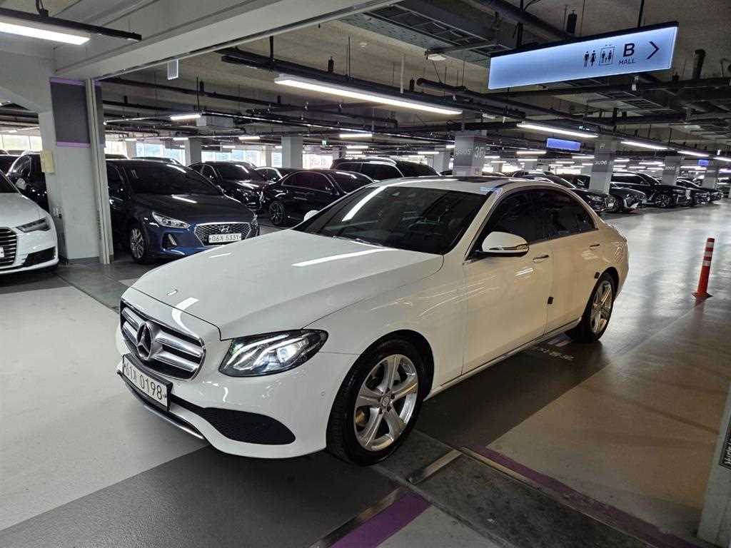 Mercedes Benz E class - Vista 2