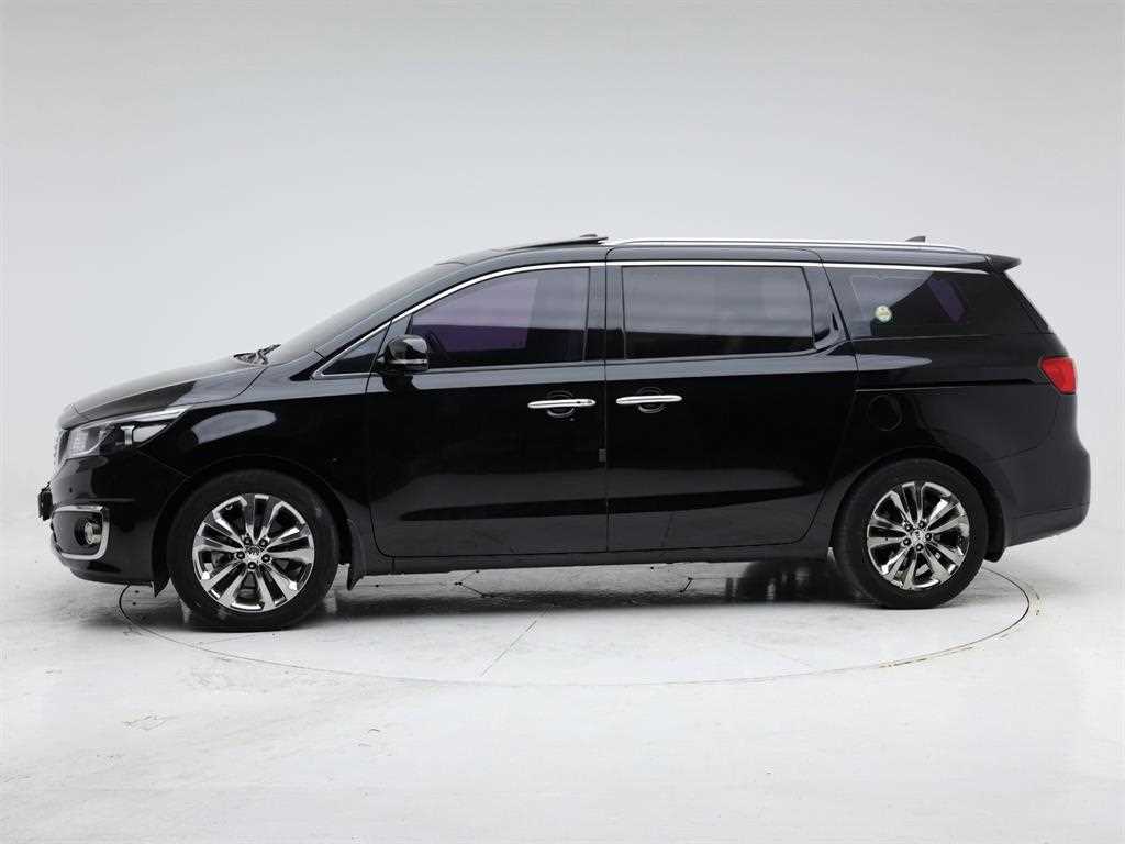 KIA Carnival - Vista 3