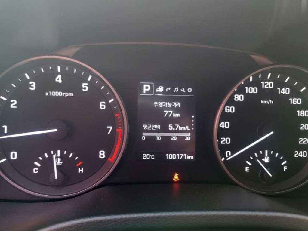HYUNDAI Avante - Vista 5