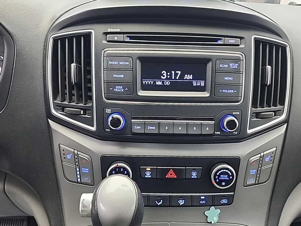 HYUNDAI Starex - Vista 10