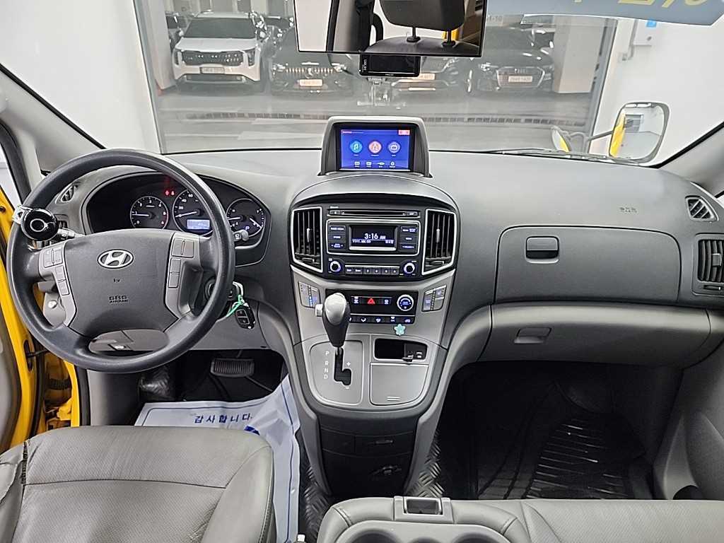 HYUNDAI Starex - Vista 7