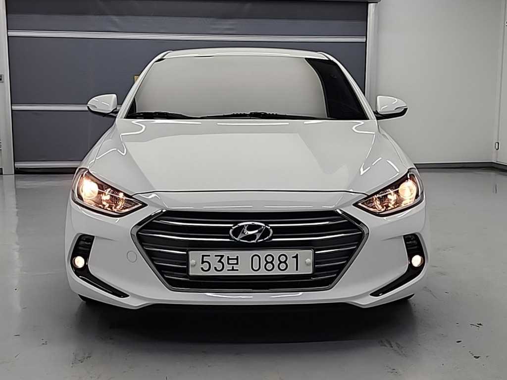 HYUNDAI Avante - Vista 2