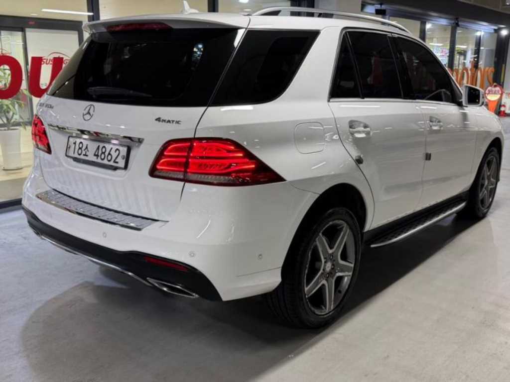 Mercedes Benz GLE Class - Vista 4