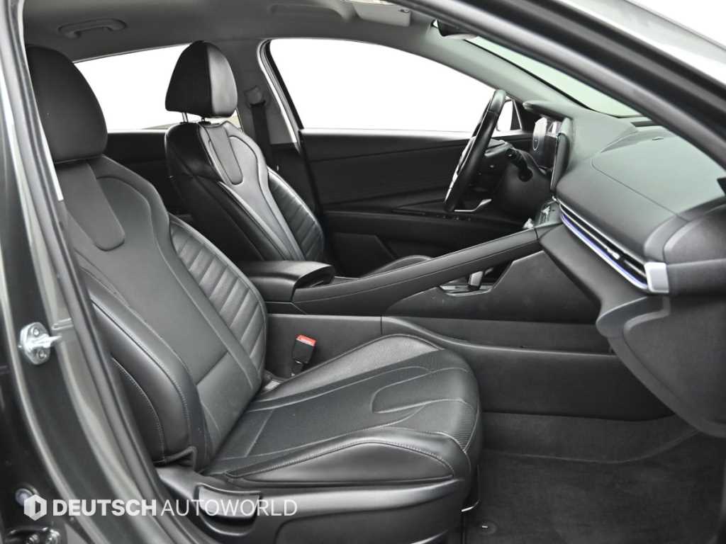 HYUNDAI Avante - Vista 10
