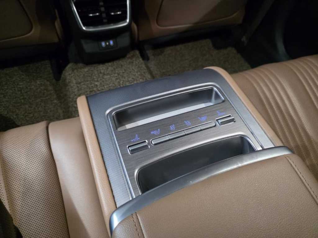 HYUNDAI Grandeur - Vista 9