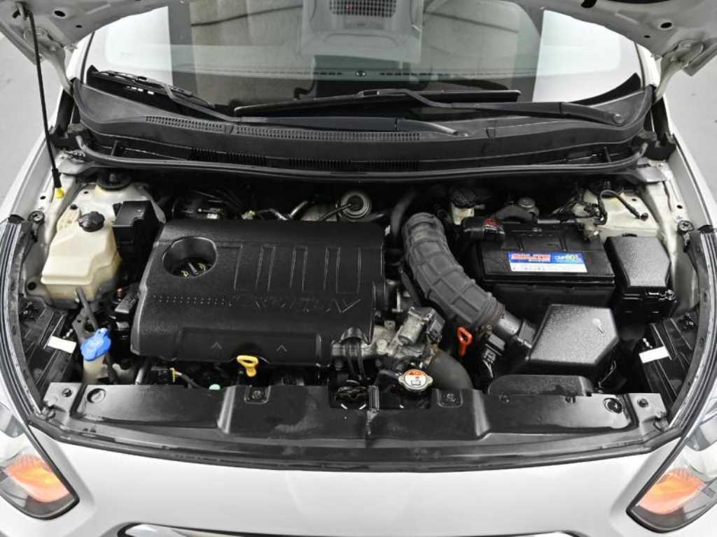 HYUNDAI Accent - Vista 6