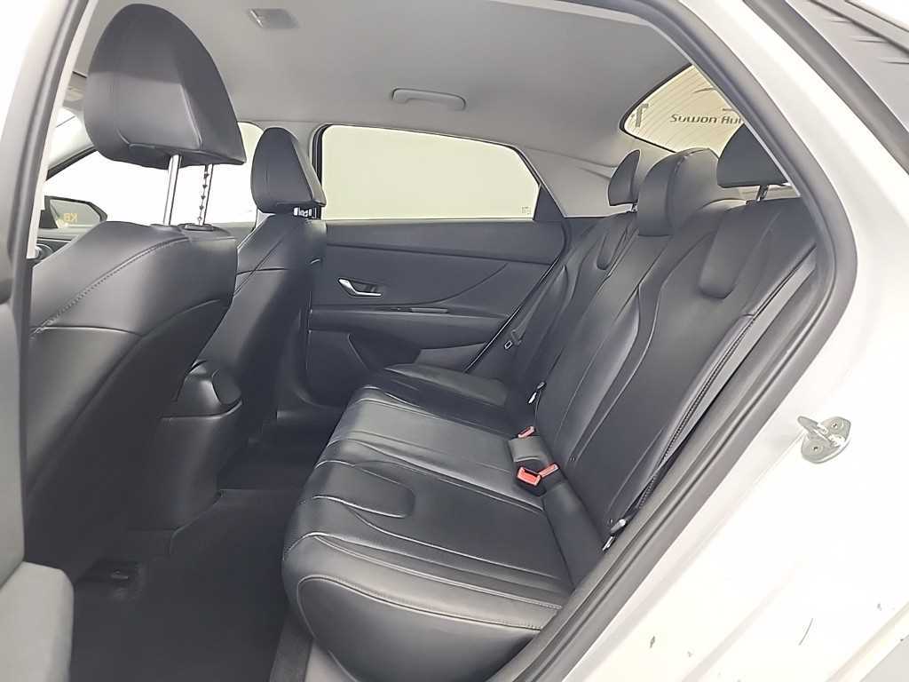 HYUNDAI Avante - Vista 12