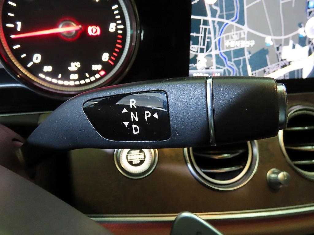 Mercedes Benz E class - Vista 12